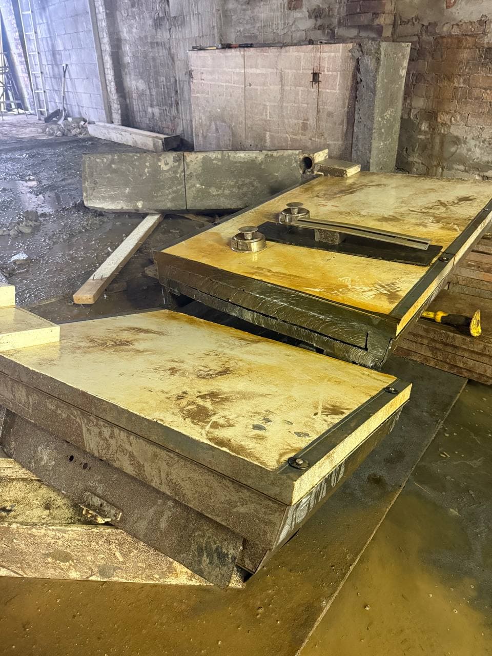 bank vaul door removal